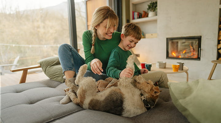 Family with dog_720-400