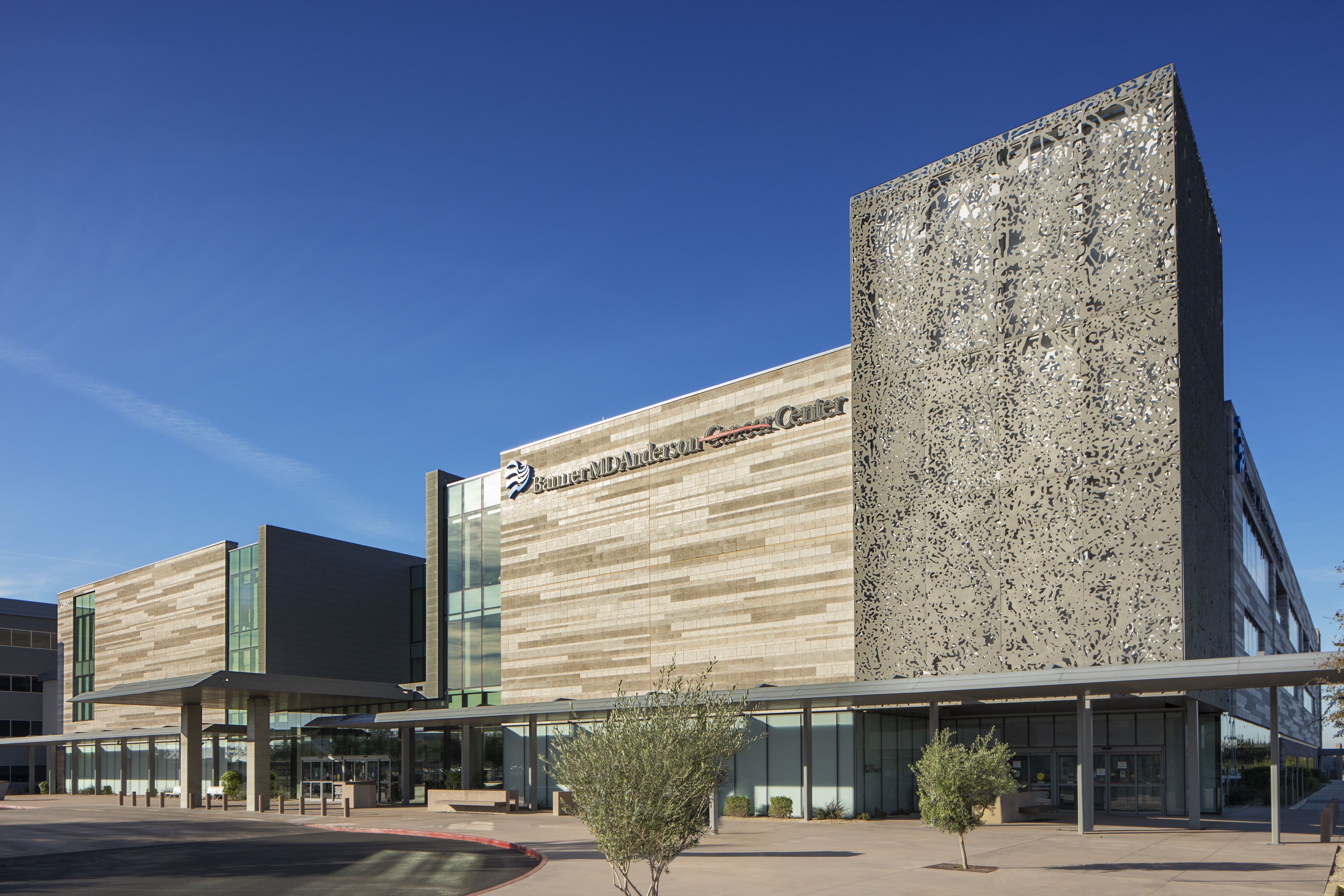 2946-E-Banner-Gateway-Dr- MD-Anderson-Main-Entrance_3470_HR